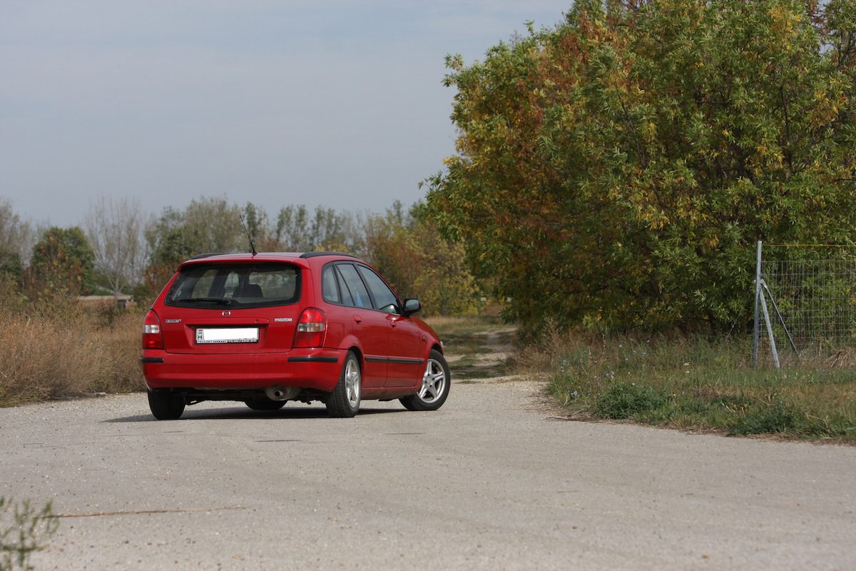 MAZDA 323
