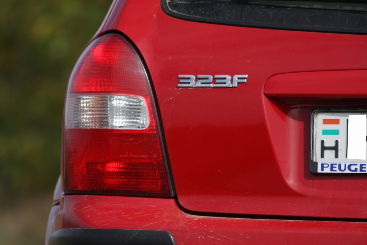 MAZDA 323
