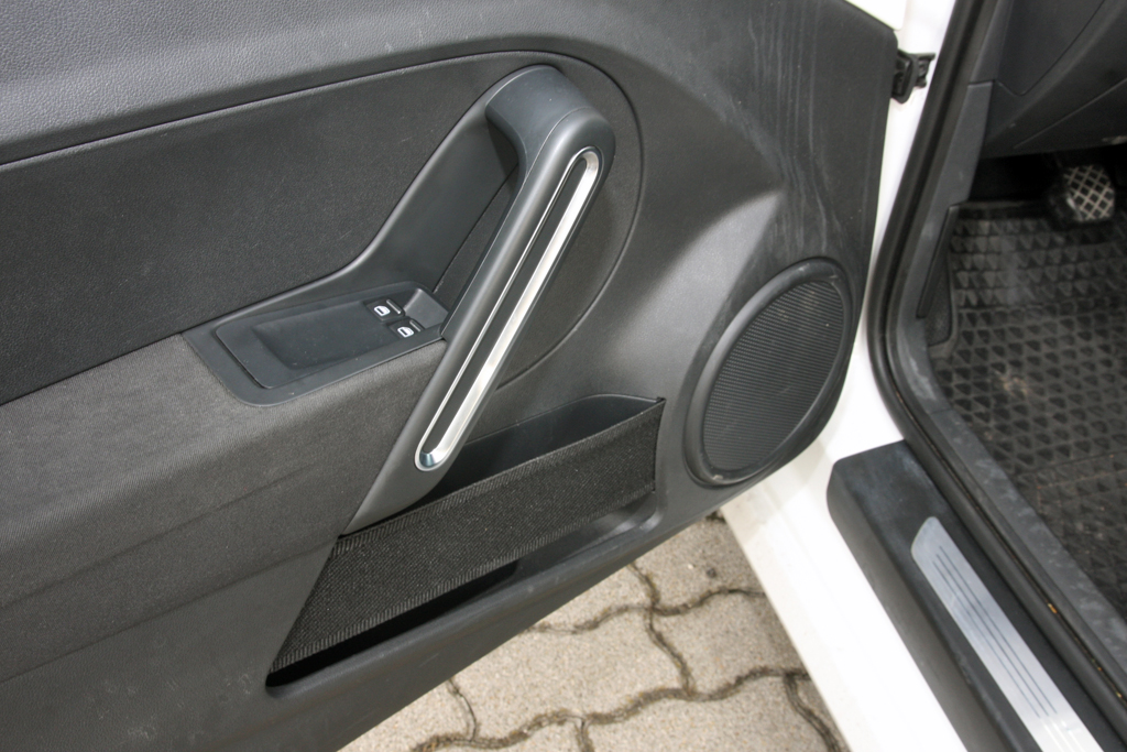 VOLKSWAGEN NEW BEETLE