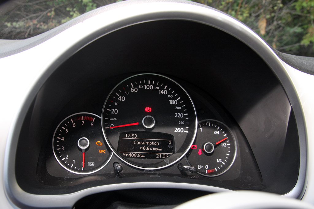 VOLKSWAGEN NEW BEETLE