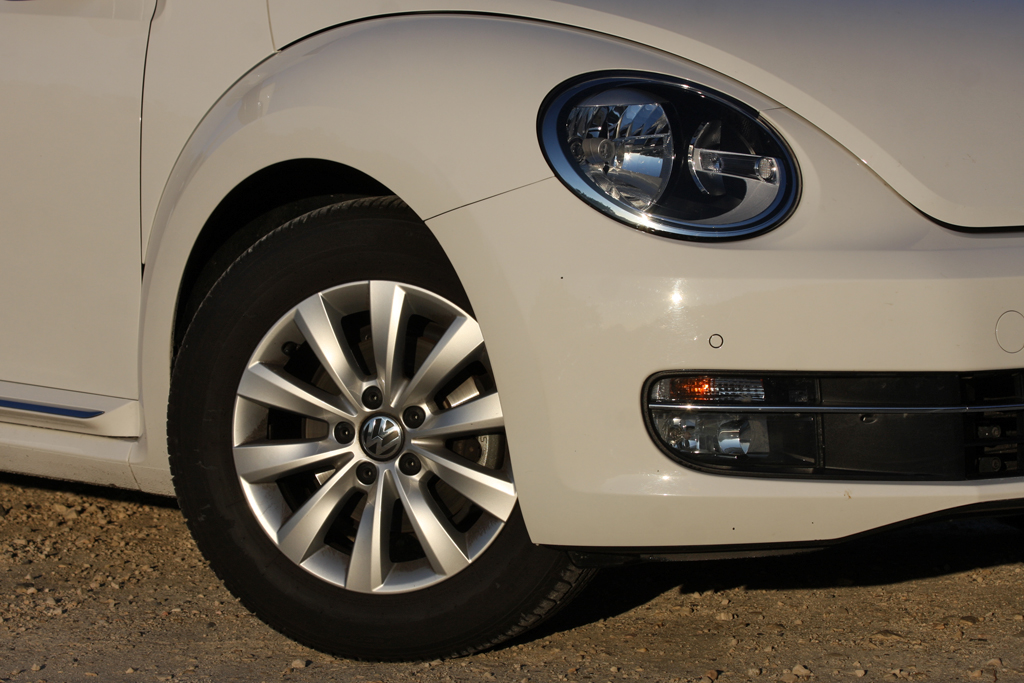 VOLKSWAGEN NEW BEETLE