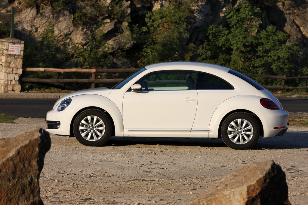 VOLKSWAGEN NEW BEETLE