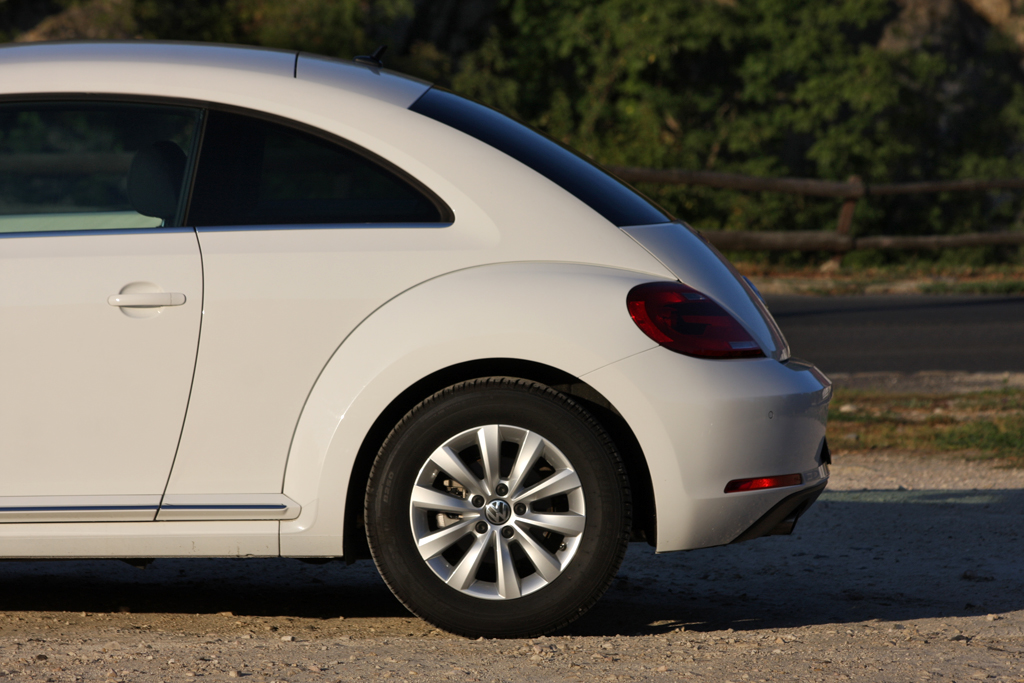 VOLKSWAGEN NEW BEETLE
