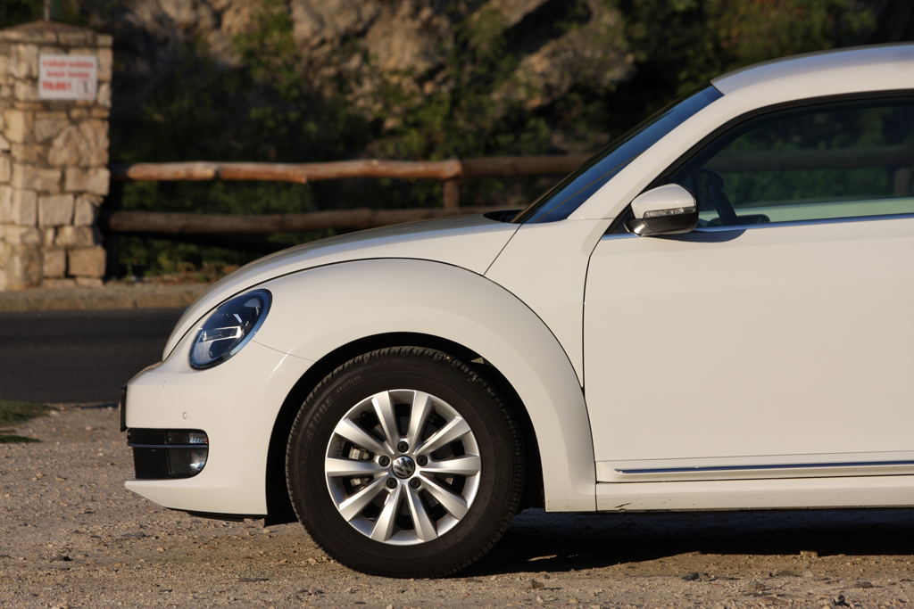VOLKSWAGEN NEW BEETLE