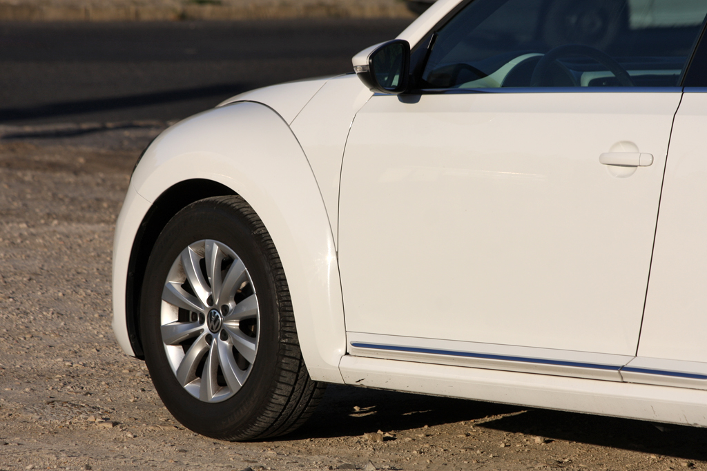 VOLKSWAGEN NEW BEETLE