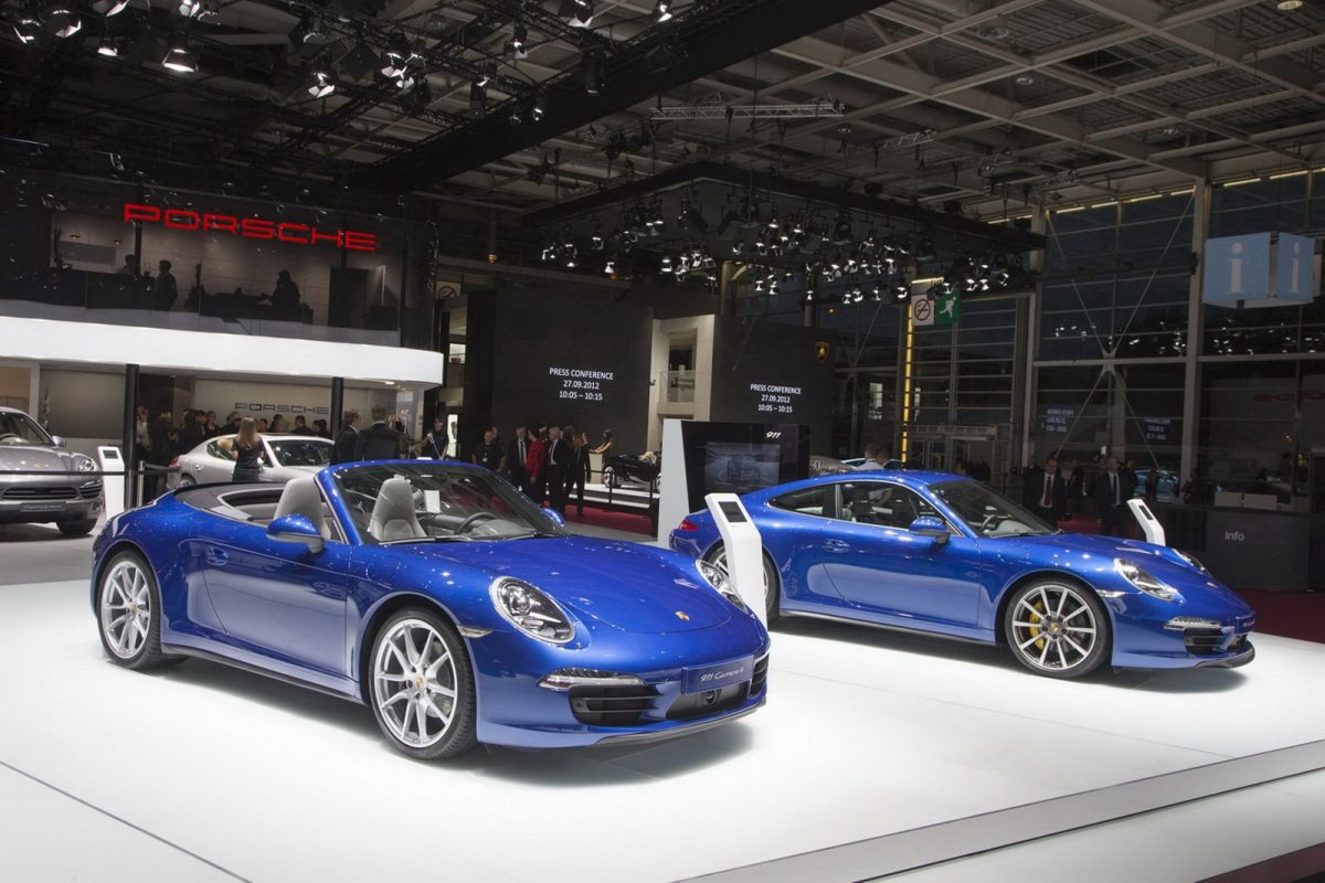 PORSCHE 911