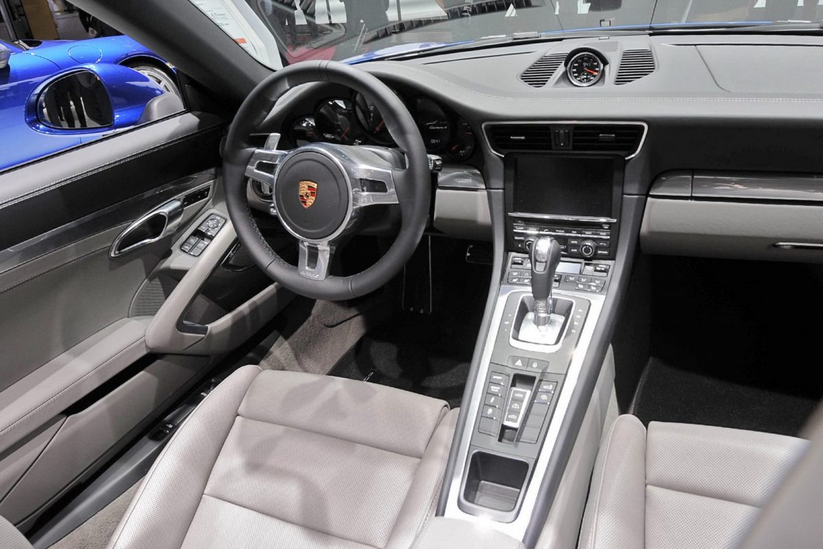 PORSCHE 911