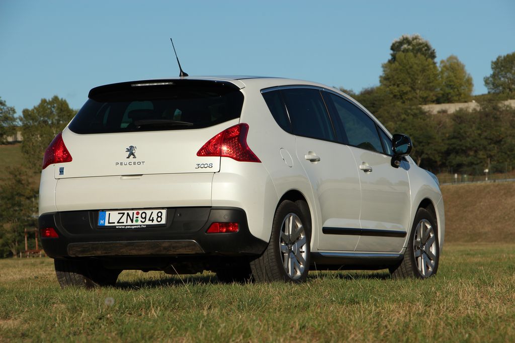 PEUGEOT 3008