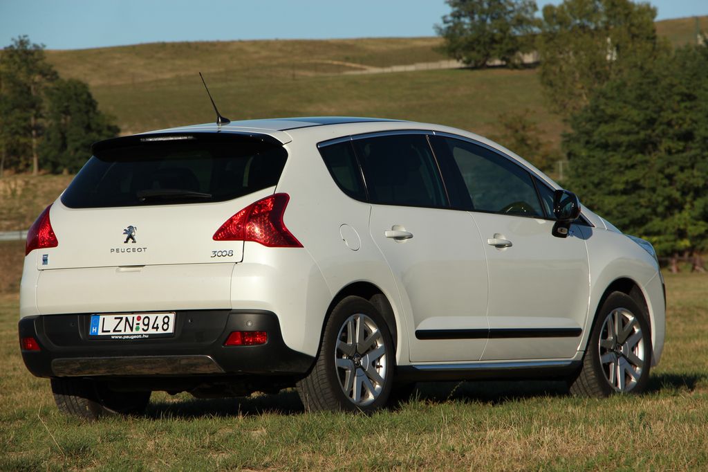 PEUGEOT 3008