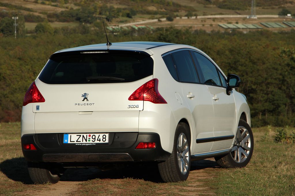 PEUGEOT 3008