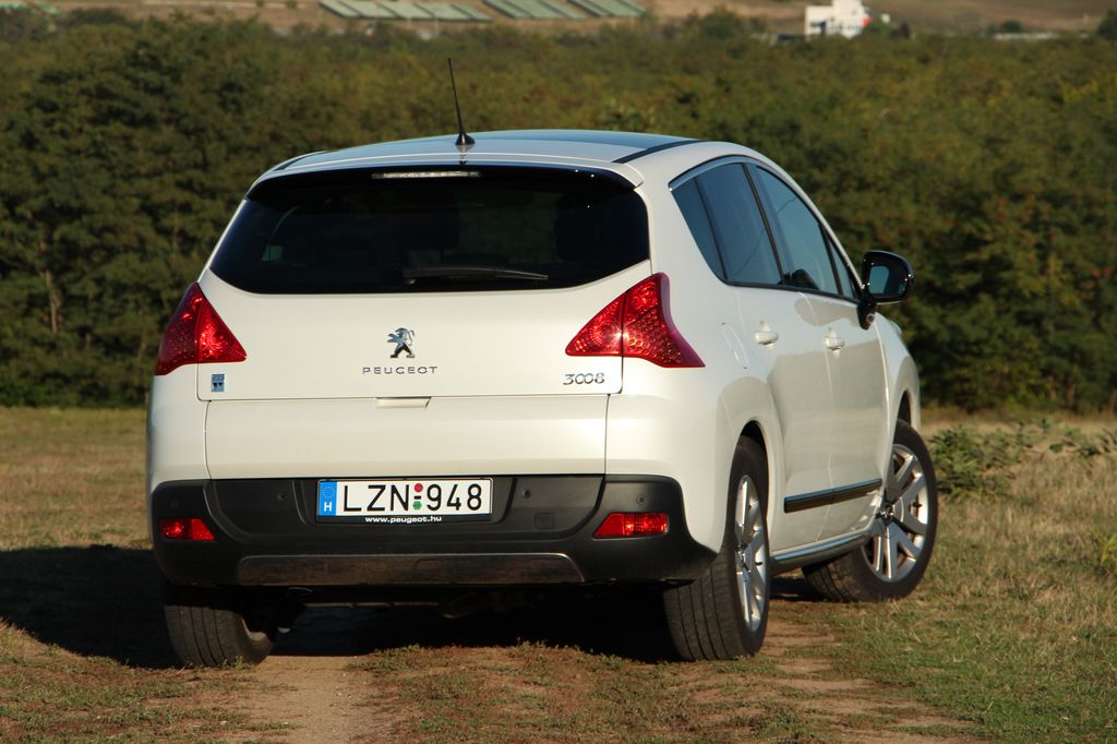 PEUGEOT 3008
