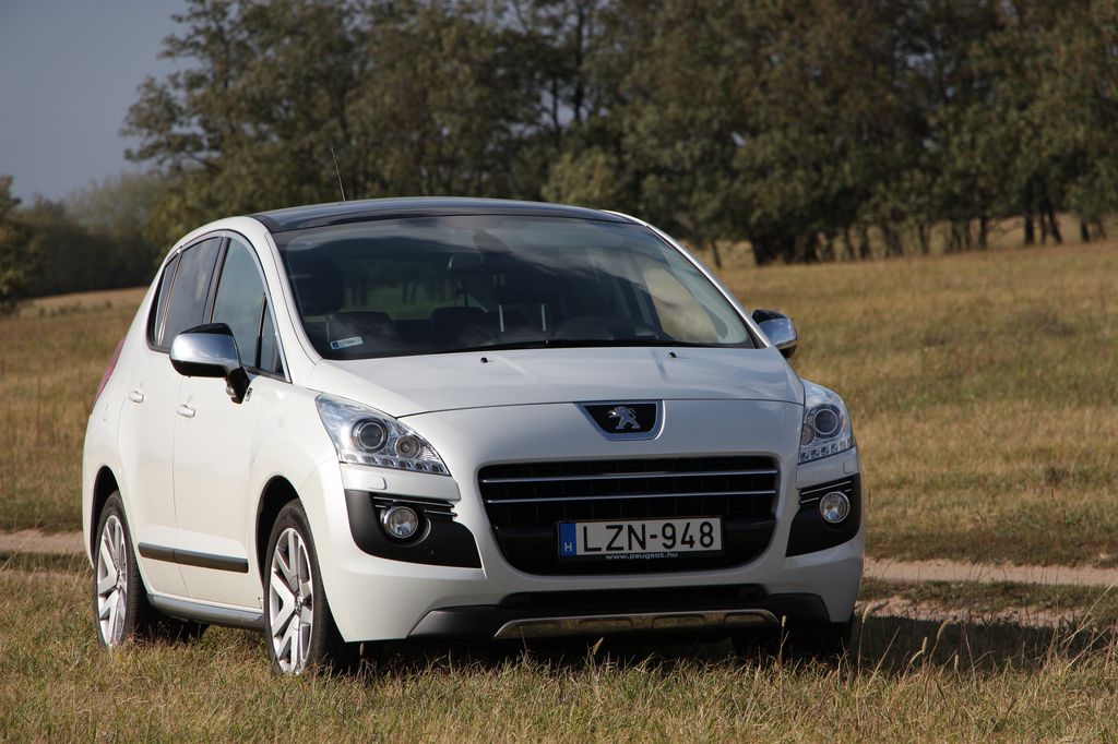 PEUGEOT 3008