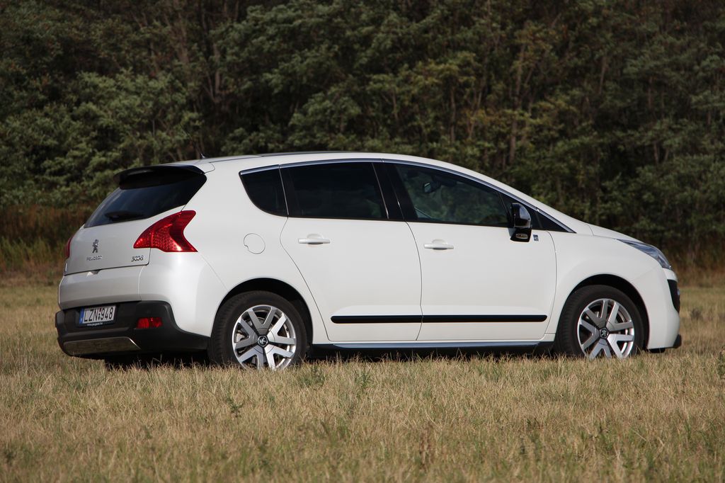 PEUGEOT 3008