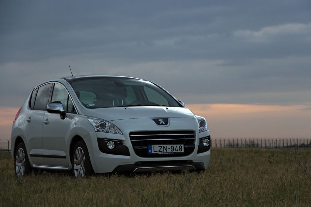 PEUGEOT 3008