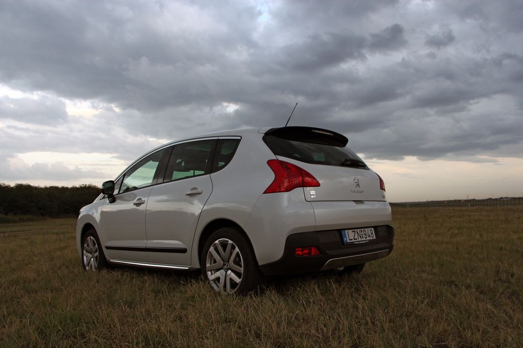 PEUGEOT 3008