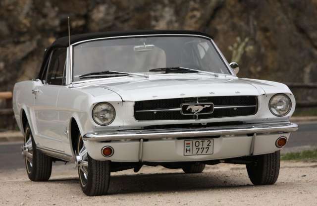 Legendát vezettünk: Ford Mustang - 8,9 millióért meg is vehető