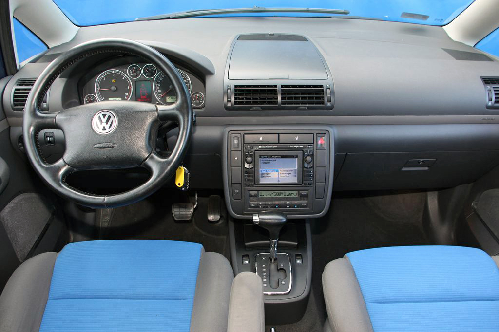 VOLKSWAGEN SHARAN