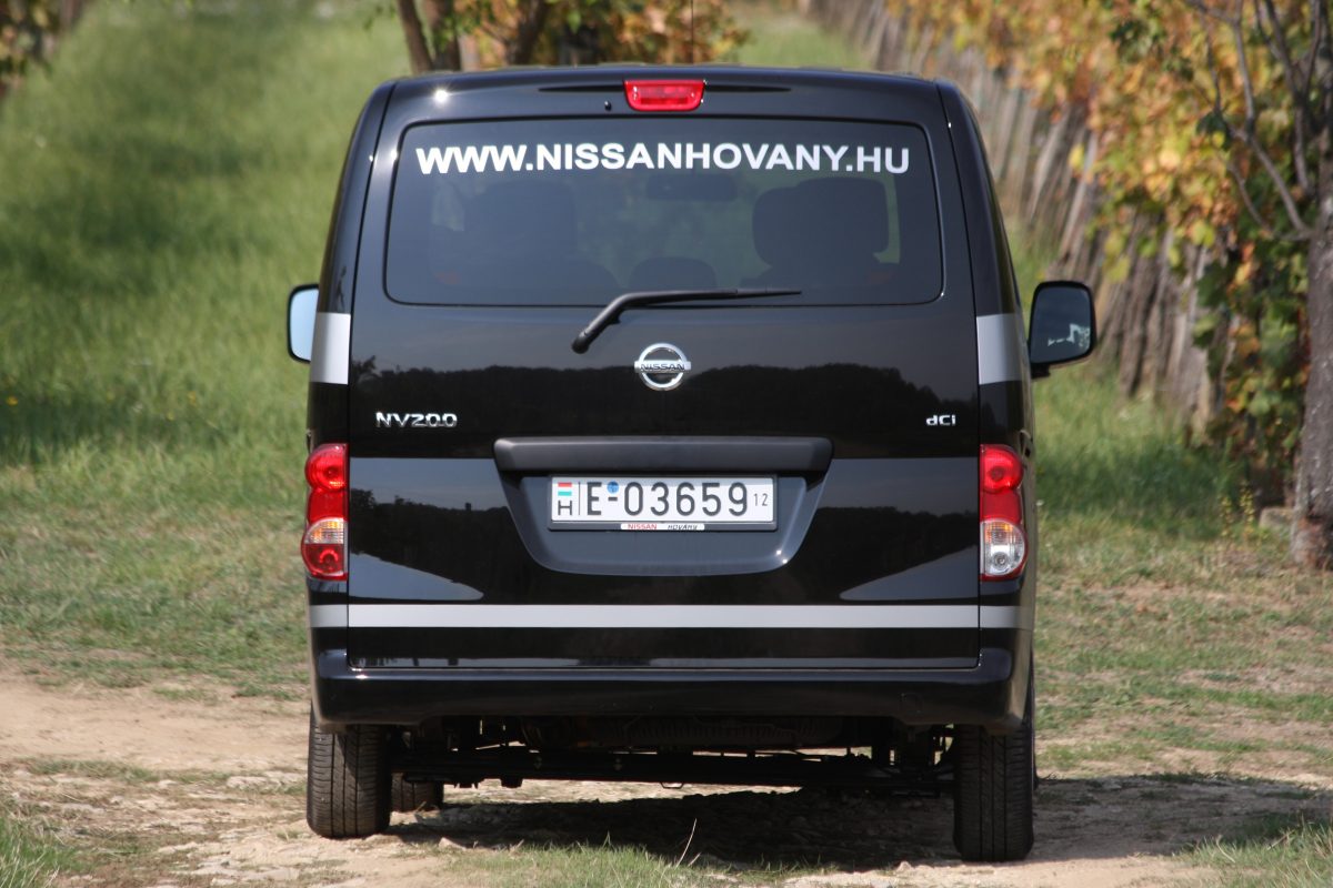 NISSAN NV200