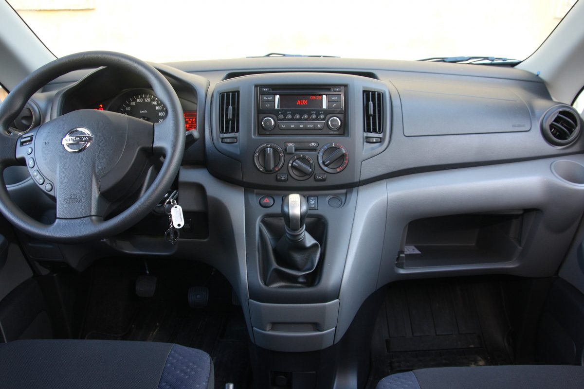 NISSAN NV200
