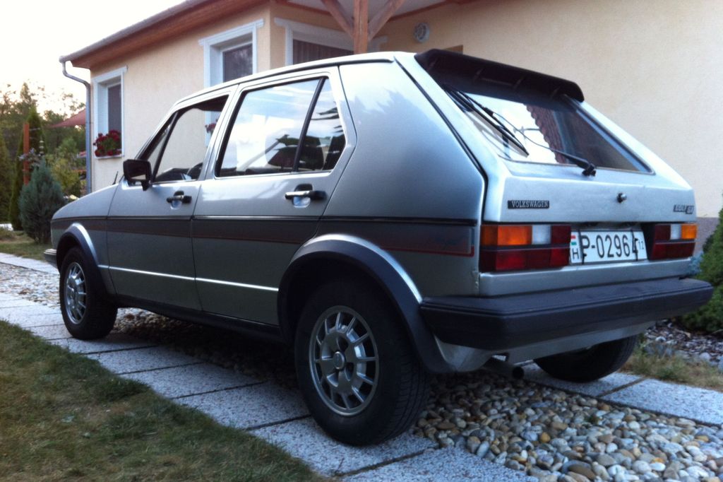 VOLKSWAGEN GOLF