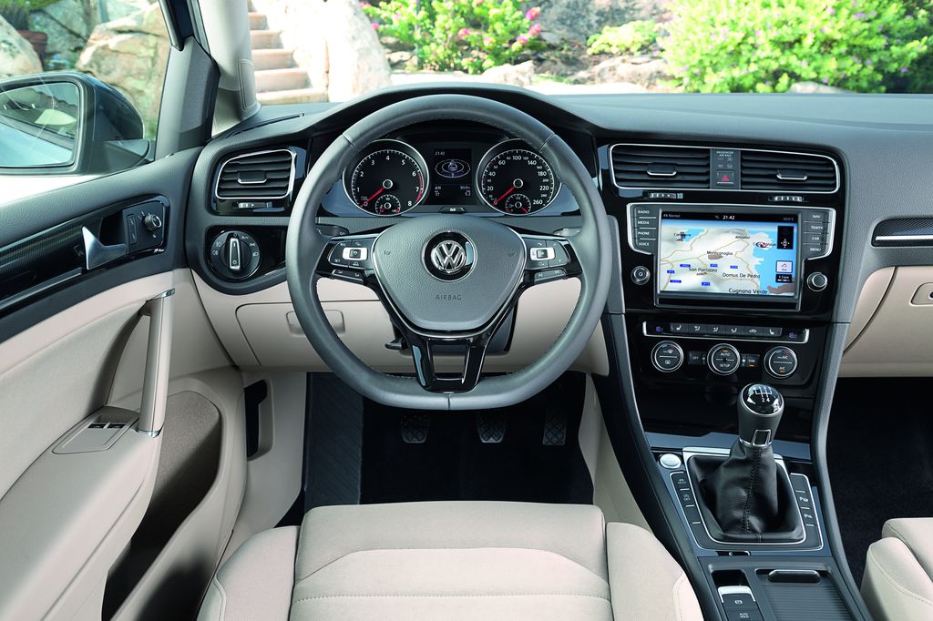 VOLKSWAGEN GOLF