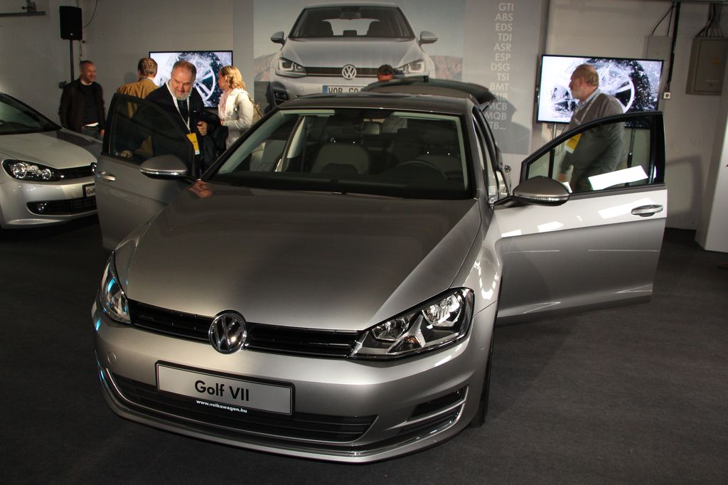 VOLKSWAGEN GOLF