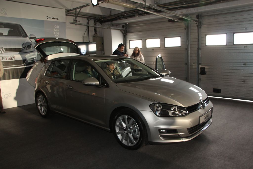VOLKSWAGEN GOLF