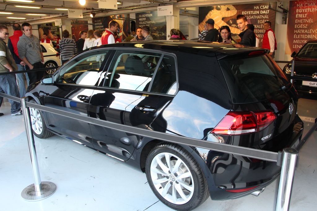 VOLKSWAGEN GOLF