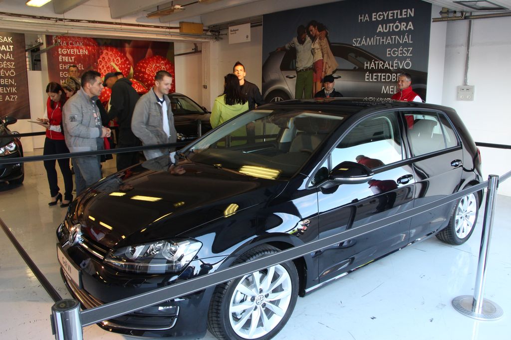 VOLKSWAGEN GOLF
