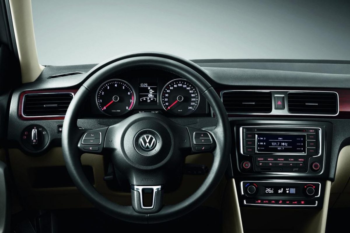 VOLKSWAGEN SANTANA
