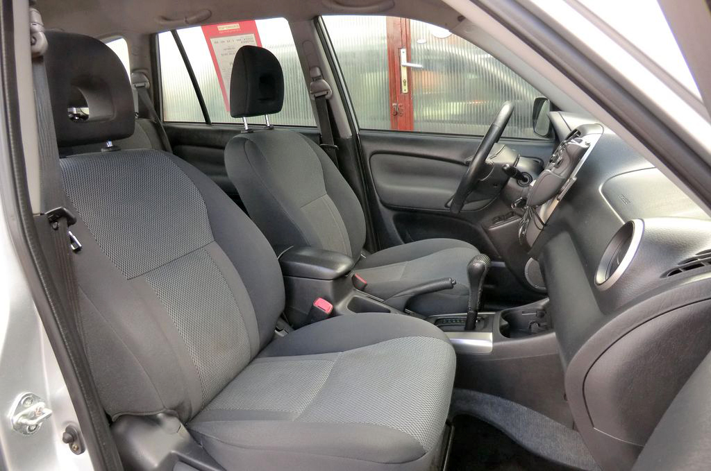 TOYOTA RAV 4