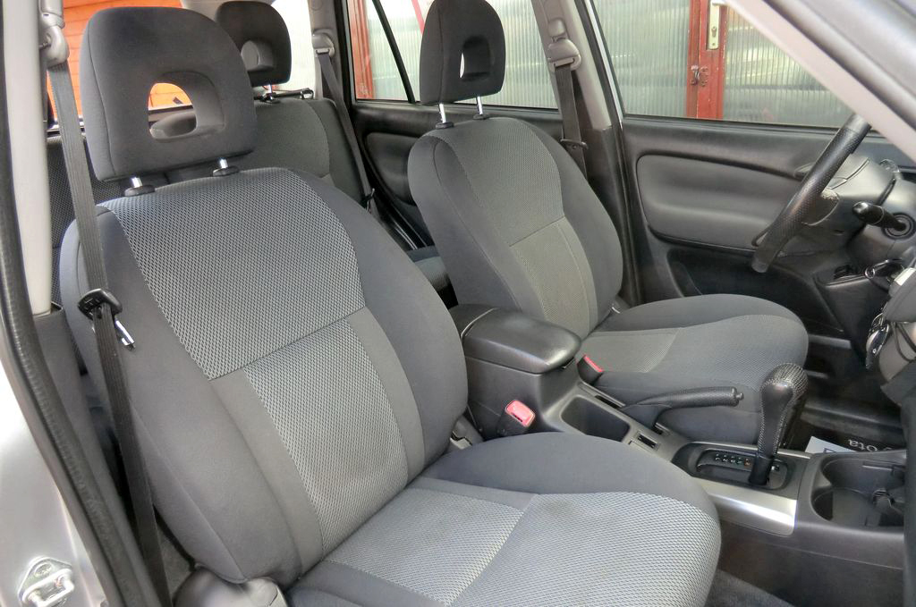 TOYOTA RAV 4