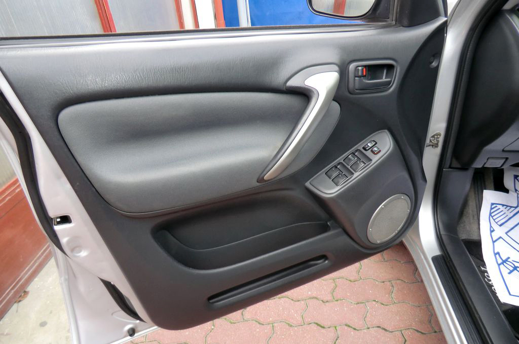 TOYOTA RAV 4