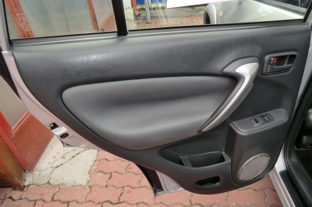 TOYOTA RAV 4