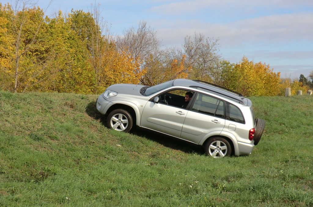 TOYOTA RAV 4