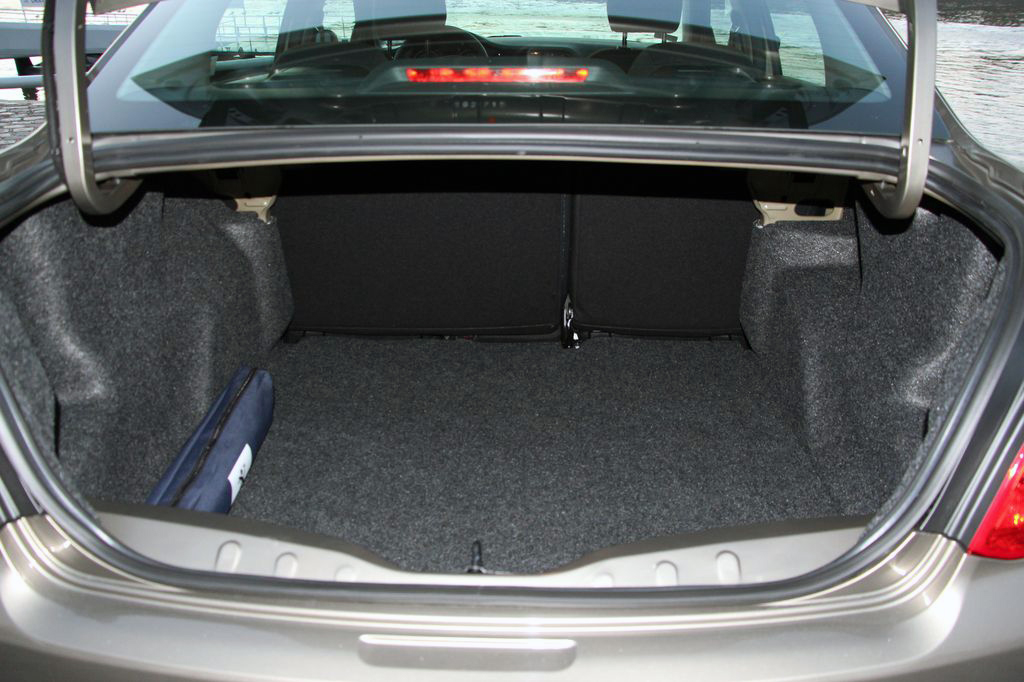 PEUGEOT 301