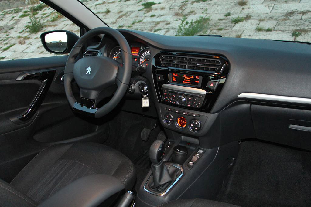 PEUGEOT 301