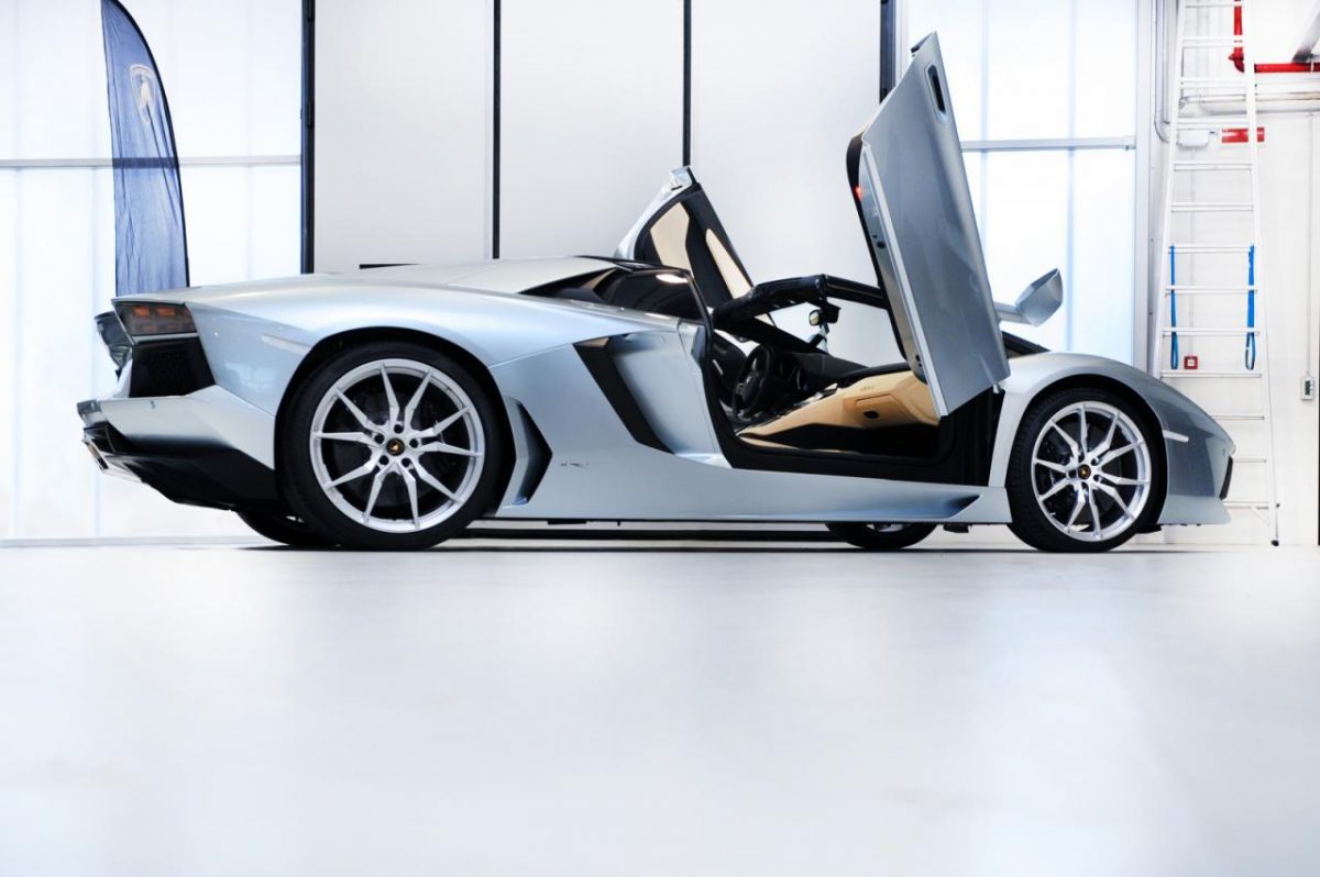 LAMBORGHINI AVENTADOR