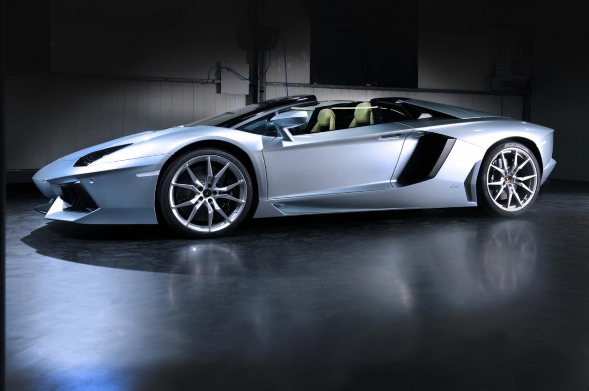 LAMBORGHINI AVENTADOR