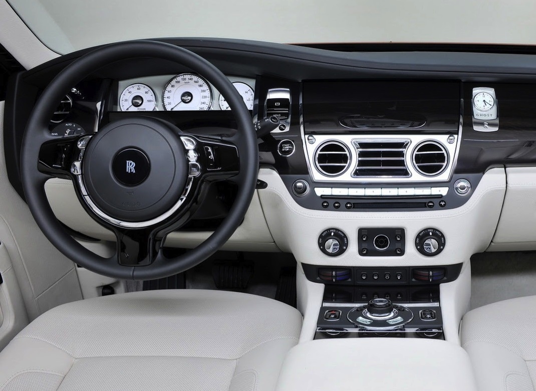 ROLLS-ROYCE GHOST