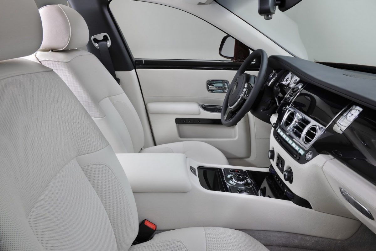 ROLLS-ROYCE GHOST