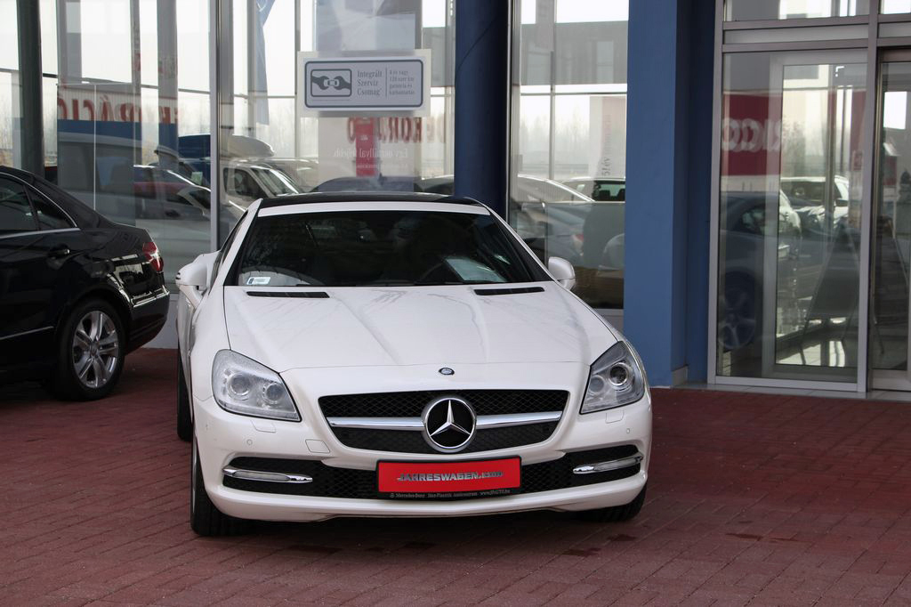 MERCEDES-BENZ