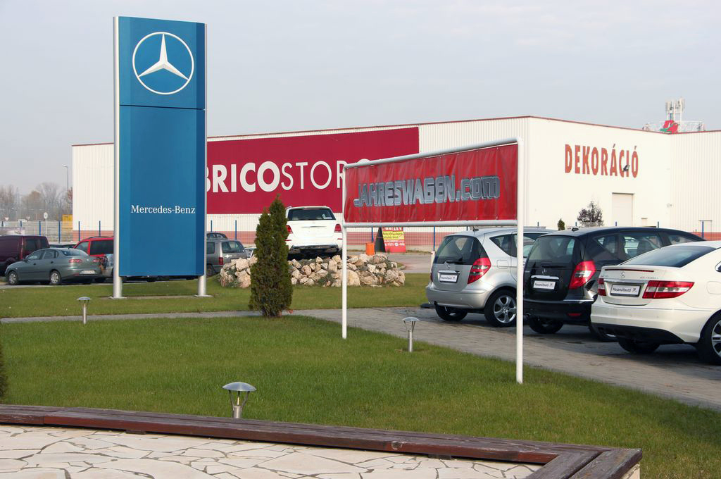 MERCEDES-BENZ