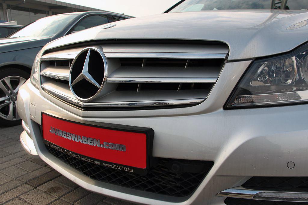 MERCEDES-BENZ