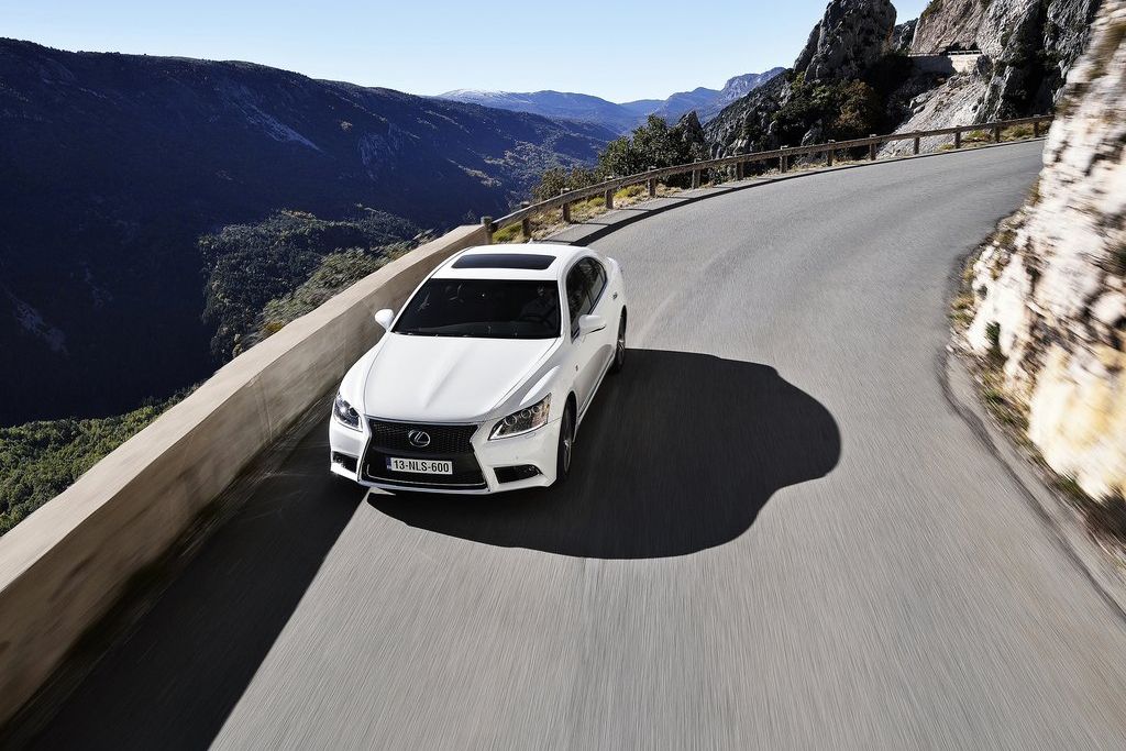 LEXUS