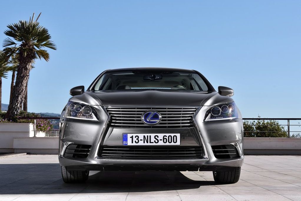 LEXUS