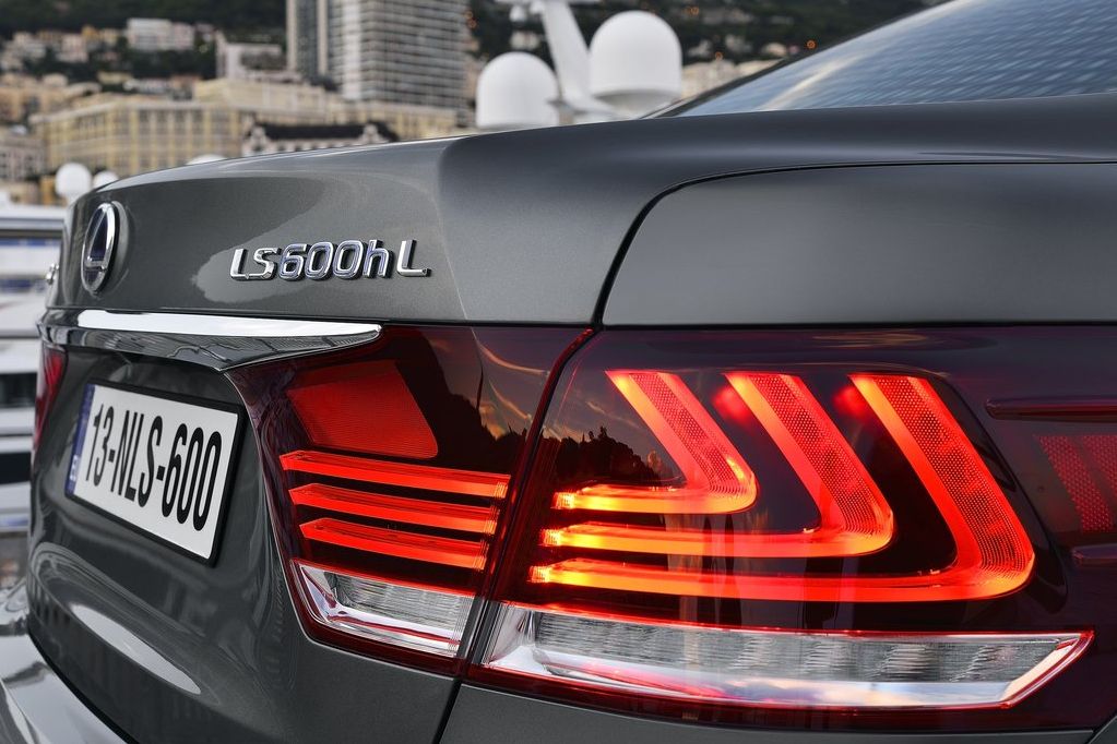 LEXUS