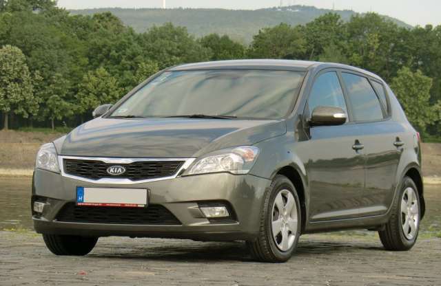 Új helyett régit, gyári garanciával? Kia cee'd használtteszt