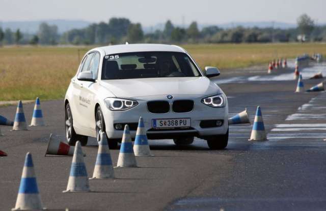 Vészkikerülés BMW-vel a kiskunlacházi reptéren