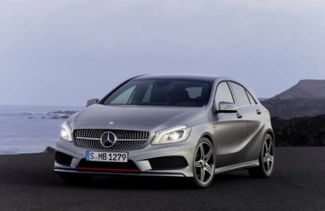 330 lóerővel, 4 hajtott kerékkel jön a Mercedes A45 AMG